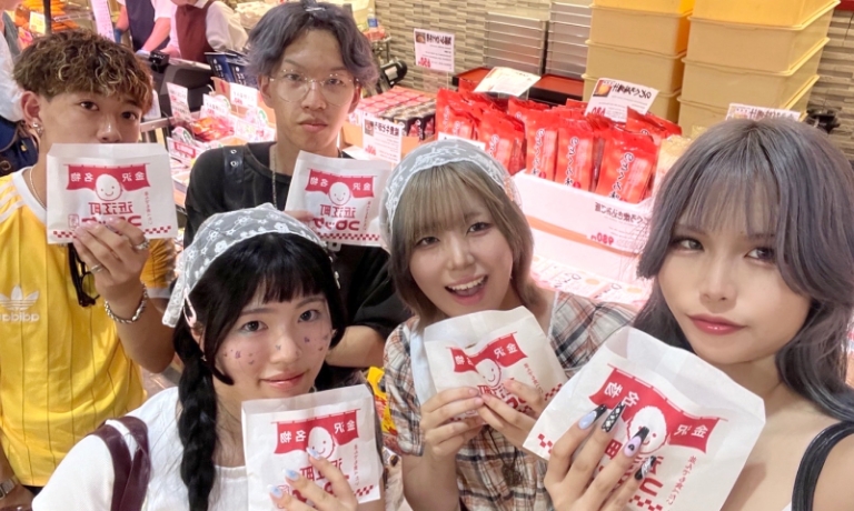 名古屋デザイナー・アカデミーの研修旅行の様子