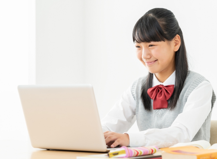 オープンキャンパスに応募する高校生