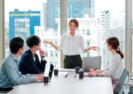 業界で活躍する卒業生来校！クリエイターになるコツを伝授！